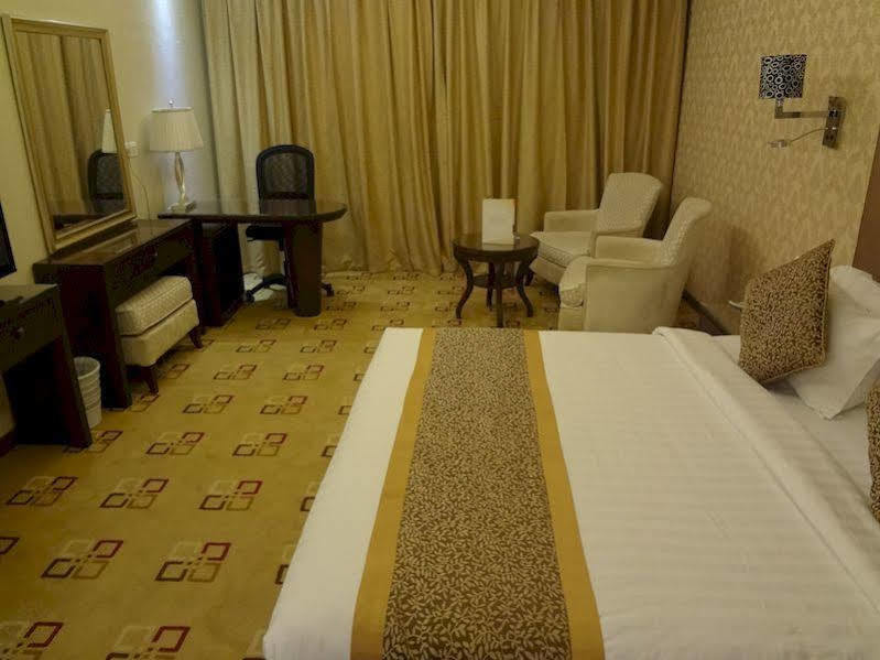 Sanam Hotel Suites - Ер-Ріяд Екстер'єр фото